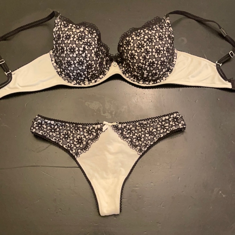 COPY - Victoria Secret bra and thong set